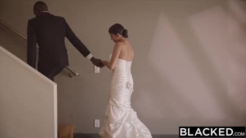 Sophia Leone fait du sexe chatte poilue