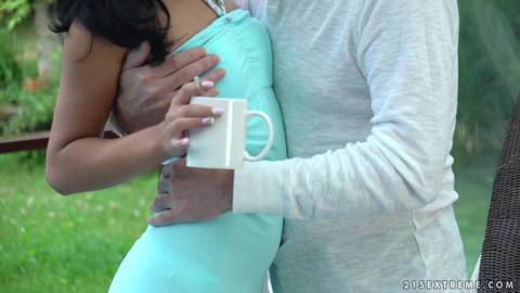 Chica de 18 años se lo monta con el abuelo de su mejor amiga