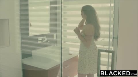 Delicioso trío con dos putas asiaticas en un hotel