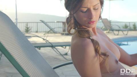 Una rubia de 19 añitos que nos baila desnuda en la webcam tocándose