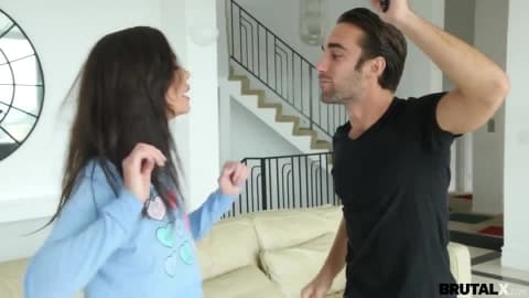 Porno En Famille où il punit sa belle-fille