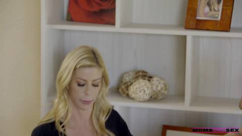 Seule une mère Xvideos excitée comme ça peut sucer comme ça