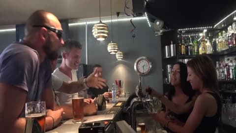 Fête en boîte de nuit finit en Porno Orgie