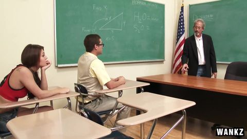 Jeune Salope baise avec son prof de math