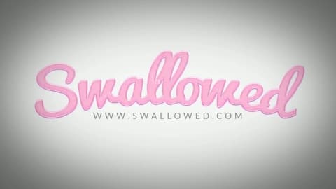 Maya et Lily, petites teens, avalent une bite raide en gorge profonde