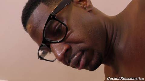 Un sexe interracial avec son mec cocu