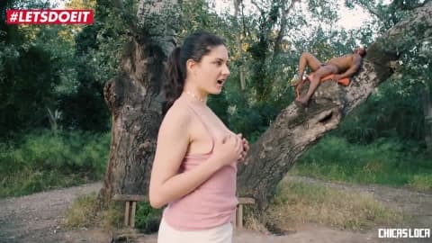 Raquel Abril follando a lo bestía en este vídeo de sexo interracial