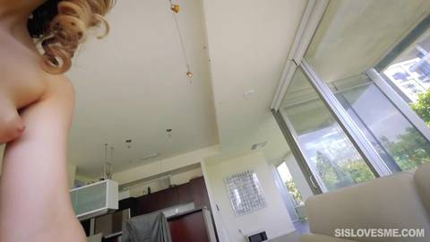 Nada mejor que ver a la actriz porno Elena Koshka follando en POV