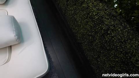 Skylar Vox se fait pénétrer au casting en levrette