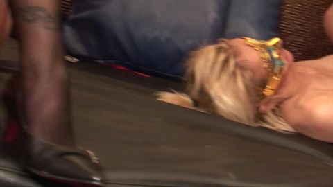 Deux jolies jouissent d&rsquo;un orgie amateur