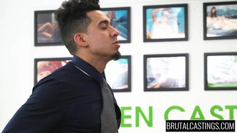 Kendall Woods fait un extreme deepthroat