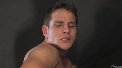 Il n&rsquo;y a personne pour empêcher Dylan de baiser Rafael comme un gay