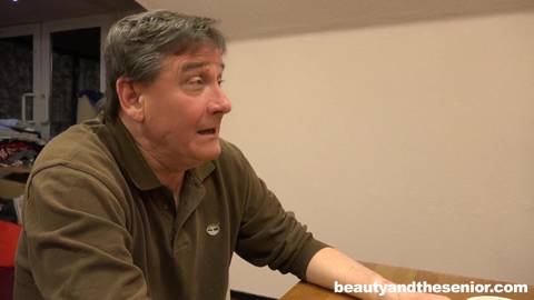 Este señor descubre a una de las Jovencitas Cachondas para el sexo