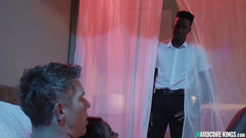 Un Black Porn finit en gros cumshot faciale