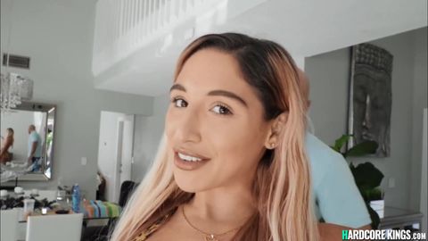 Abella Danger in bikini leopardo fa pompino e cavalca cazzo duro