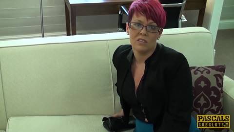 British aux cheveux court dans une Baise Hard