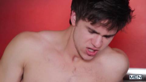 Orgie gay dans le salon de Francesco