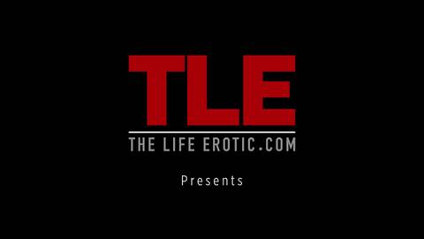 Riya fait porn masturbation avec sucette