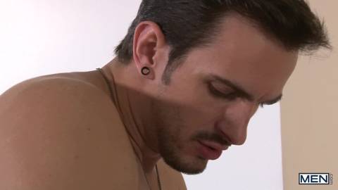 Colton quiere ver a un gay follando como lo hace su amigo Phenix