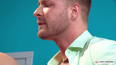 Su doctor gay le hace un examen médico en Videos Porno Gay