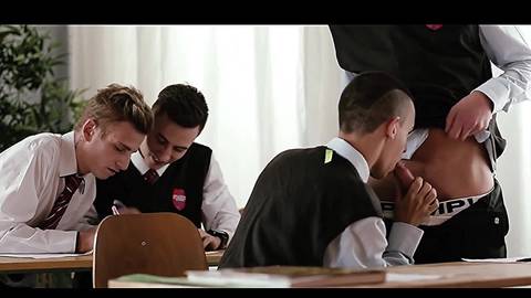 Des étudiants homosexuels à une orgie
