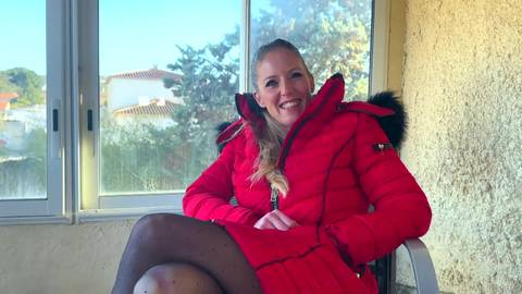 Aurebeaureal blonde prend la DP dans un threesome français