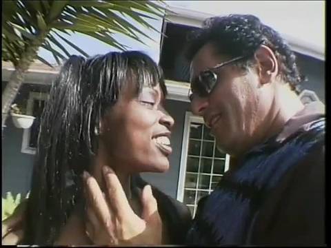 Ebony percée dans cette Video Porno Vintage