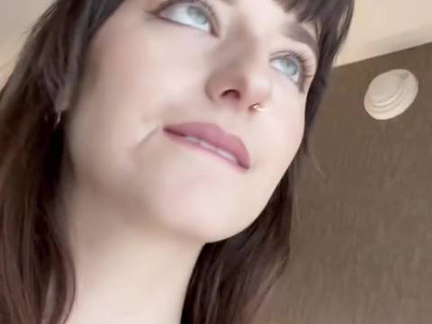 Lanasmallsx s&rsquo;amuse dans un porno amateur