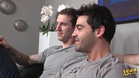 Peter et Troy se baisent à cru avec une sauvagerie gay intense !