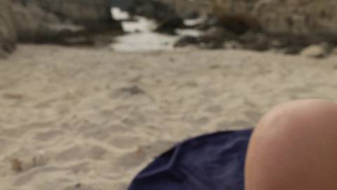 Baise a la plage entre deux belles lesbiennes