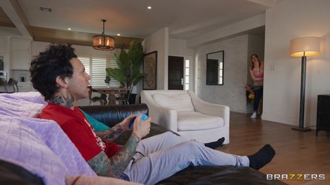 Aubree Valentine es feliz follando en los videos bangbros Porno