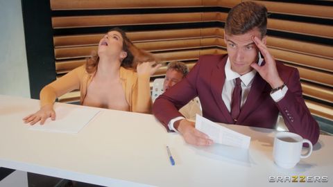 La Sirena se siente feliz follando en este porno apetube mexicano