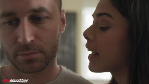 James Deen baise sa demi-fille Harmony Wonder dans sa chambre !