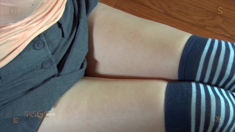 La rousse est ligotée serrée et complètement impuissante dans ce BDSM !