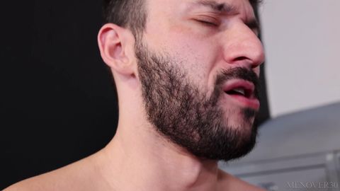 Scott DeMarco et Heath Halo se sucent dans les vestiaires