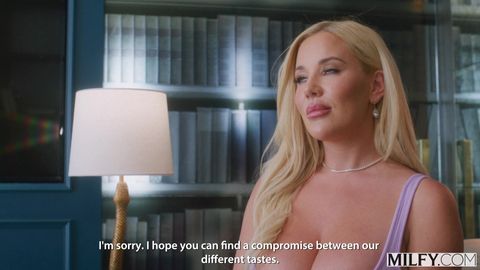 La blonde MILF adore se faire défoncer le cul par un mec musclé !