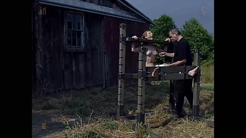 Wenona, star du BDSM, est attachée comme une vache soumise