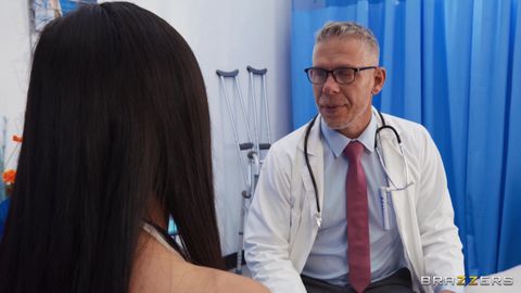 Violet Myers en examen médico anal que se hacen las babosas xxx
