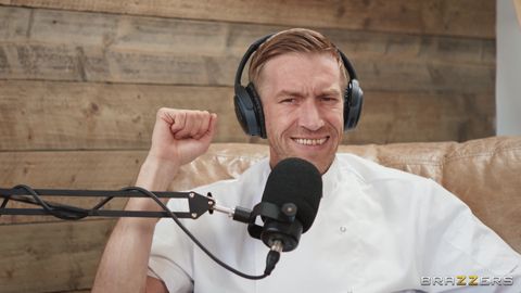 Sesso selvaggio nello studio del podcast