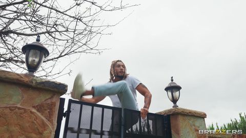 Passione in Giardino tra i panni stesi