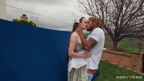 Passione in Giardino tra i panni stesi