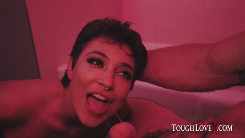 Son felices haciendo el sexo en un baño público de redtube gratis