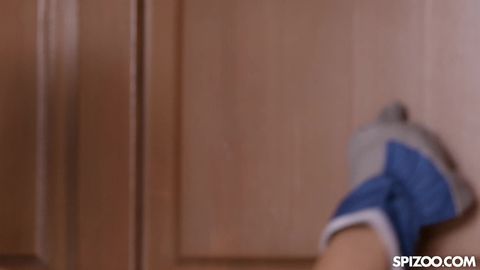 Mora incinta incastrata in un bollente amplesso con il suo amante