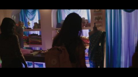 Esta chica árabe disfruta del sexo con penes grandes en la noche