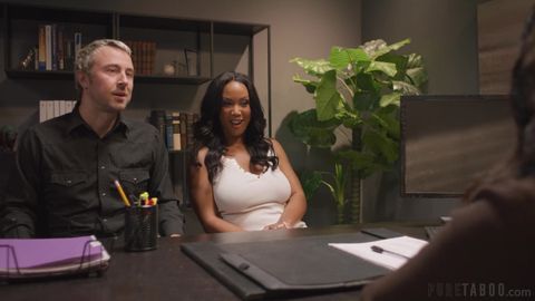 BBW mora spogliata dall’uomo e tettona nera