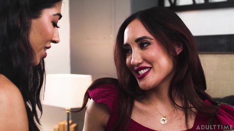 Sexe lesbien plein de rouge à lèvres et tribbing