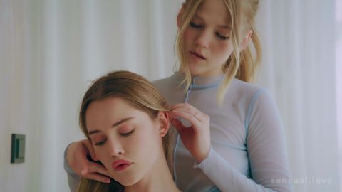 Diana Heaven et Sonya Blaze se doigtent et se lèchent jusqu&rsquo;à jouir