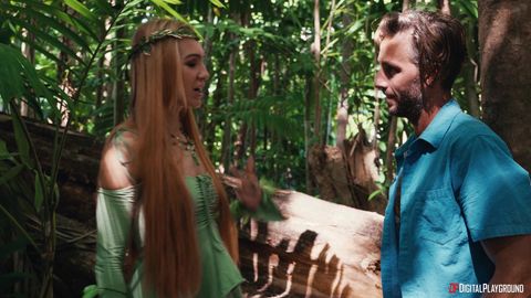 Fata in Abito Verde Suce Cazzo Duro nella Giungla Selvaggia