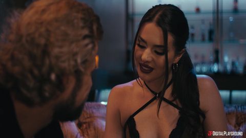 Passione Selvaggia: Lui la Scopa sul Divano del Bar