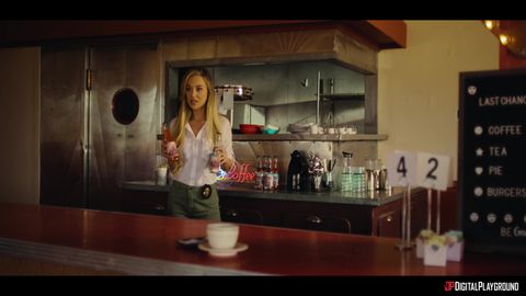 Poliziotto scopa troie vogliose nel diner del deserto